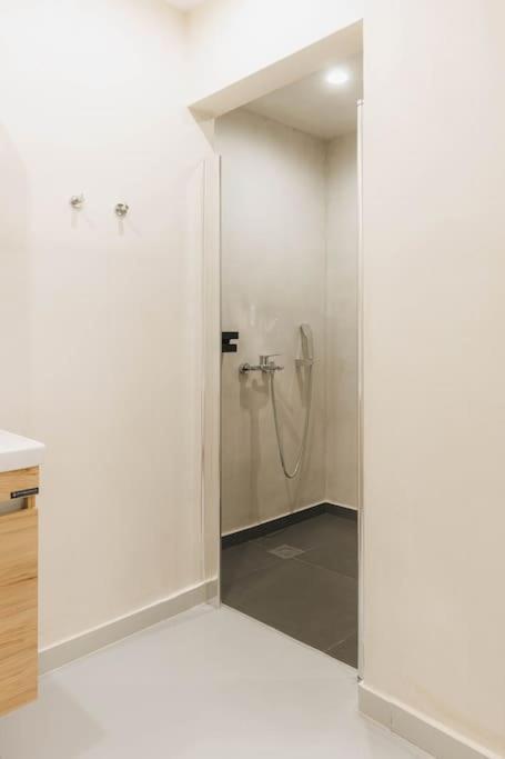 Modern Hiding Place In The Heart Of Atenas Exterior foto